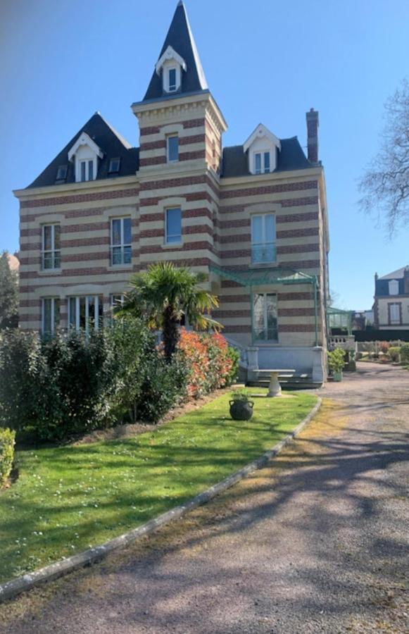 Cosy Appartement Dans Une Villa Avec Piscine, Proche Du Centre Et De La Mer Cabourg Exterior foto